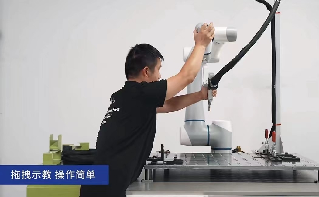 Tiết kiệm cobot sử dụng rộng rãi với Robot hợp tác 6 trục phạm vi 1300mm cho máy hàn