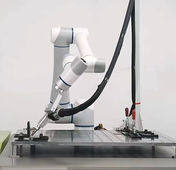 Tiết kiệm cobot sử dụng rộng rãi với Robot hợp tác 6 trục phạm vi 1300mm cho máy hàn