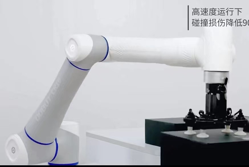 Hệ thống xử lý cánh tay robot hợp tác Plc Hệ thống xử lý cánh tay robot được điều khiển Băng tải lấp đầy 900mm
