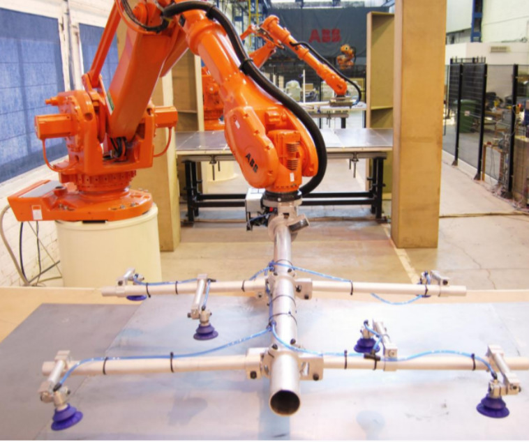 Thiết bị hàn cánh tay robot Kuka Abb Nắm bắt các tấm pin mặt trời trong ngành công nghiệp quang điện dưới dạng tuốc nơ vít