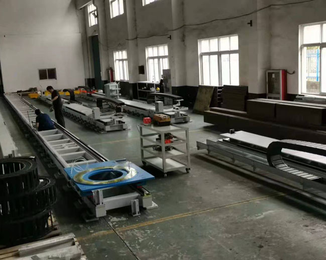 Robot bôi trơn Đường ray tuyến tính Bàn đạp hạng nặng Đường ray trên mặt đất Rất nhạy cảm với các tạp chất môi trường