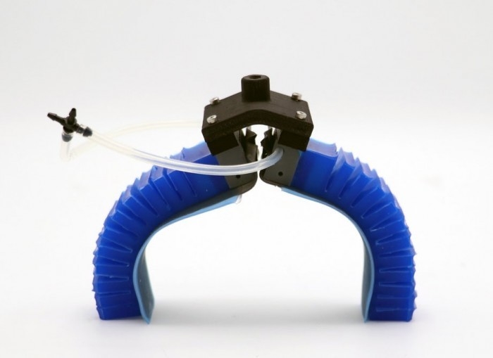 Lắp ráp Thiết kế kẹp cánh tay robot Độ co rút tấm kim loại acrylic 100-1000mm/S 2,85kg
