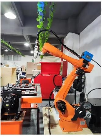 Hệ thống robot hàn laser sợi quang tự động 2000W Máy hàn laser 6 trục cho nhôm kim loại