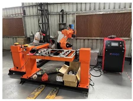 Hệ thống robot hàn laser sợi quang tự động 2000W Máy hàn laser 6 trục cho nhôm kim loại