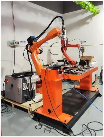 Hệ thống robot hàn laser sợi quang tự động 2000W Máy hàn laser 6 trục cho nhôm kim loại
