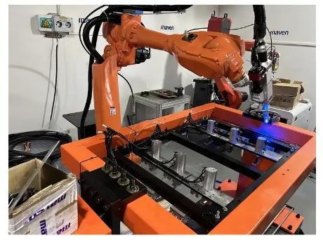 Hệ thống robot hàn laser sợi quang tự động 2000W Máy hàn laser 6 trục cho nhôm kim loại