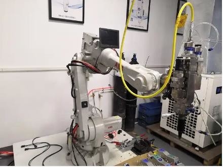 Hệ thống Robot hàn bằng sợi quang ABB Kuka Fanuc Cánh tay robot 6 trục Độ sâu 0,04-6mm