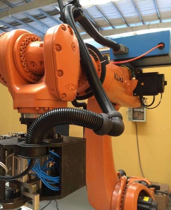 Bộ trang phục robot tùy chỉnh với vật liệu lõi cao su cho các ứng dụng hàn